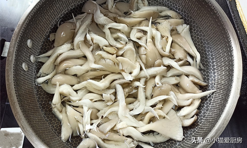 图片[8]-炒好平菇有诀窍 提前做好这一步 出锅鲜香脆爽 连汤汁都不剩-起舞食谱网