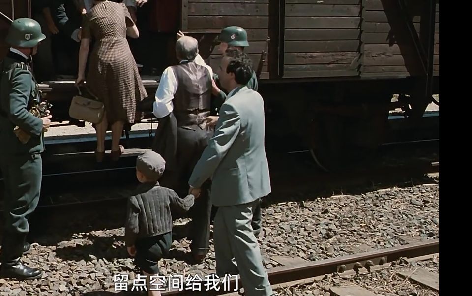 电影《美丽人生》：纳粹屠刀下救子！父爱如山的最好诠释