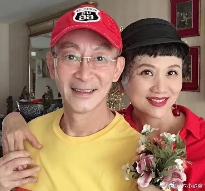 六小龄童庆结婚34年：反目恩师批评同行毁誉参半，妻子一路相陪