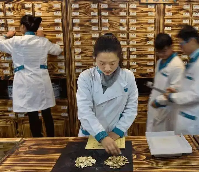 中医药大学排名出炉，前三名实力强劲，是文科生学医的首选