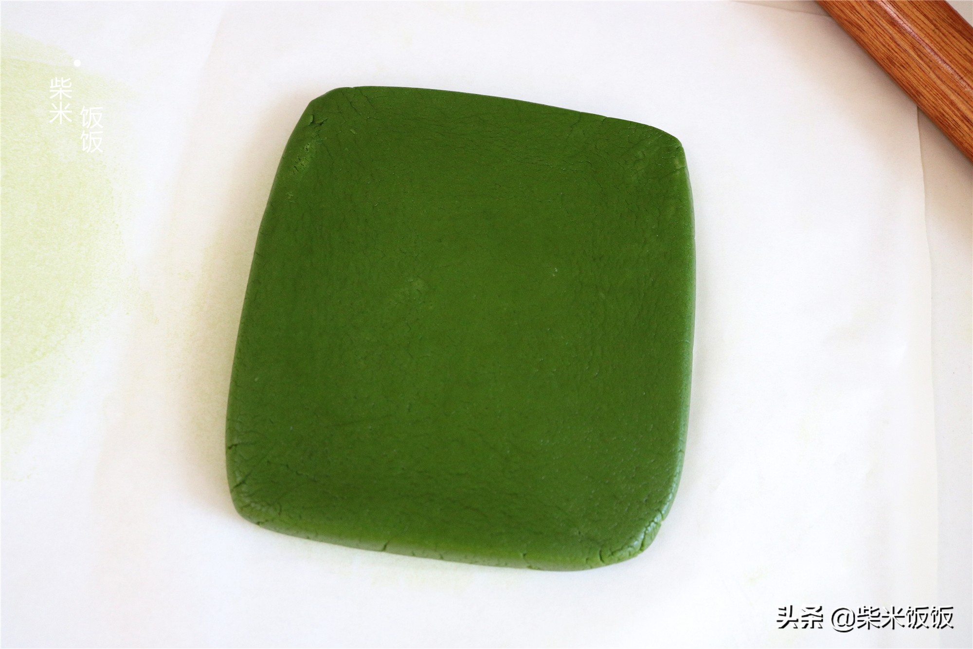 咬一口，酥掉渣，这款炼乳小方太好吃了，做法比面包蛋糕都简单