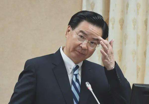 揶揄吳釗燮是“斷交部長”，費鴻泰呼籲其請辭下台