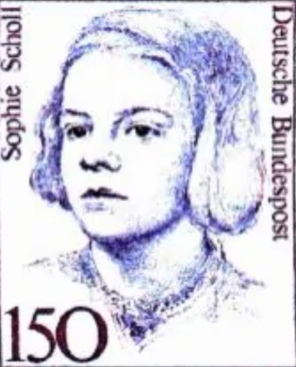 二战中希特勒有多残暴？送上万未成年孩子上战场，被俘后痛哭求饶