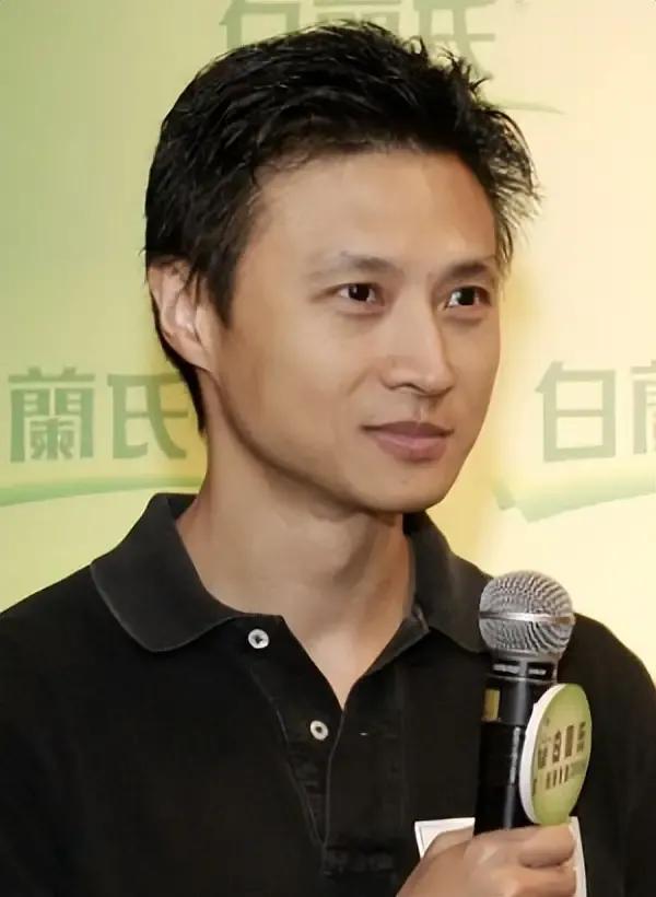 14年后再看“玉女掌门人”周慧敏，屡次被戴绿帽的她才不是恋爱脑