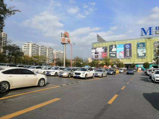 路边没有空车位怎么办？学会这3个方法，交警也不会贴罚单
