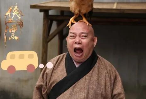 80岁黄一飞红白搭配庆寿宴，搞笑表情真爆表，秀出甜美幸福真感觉