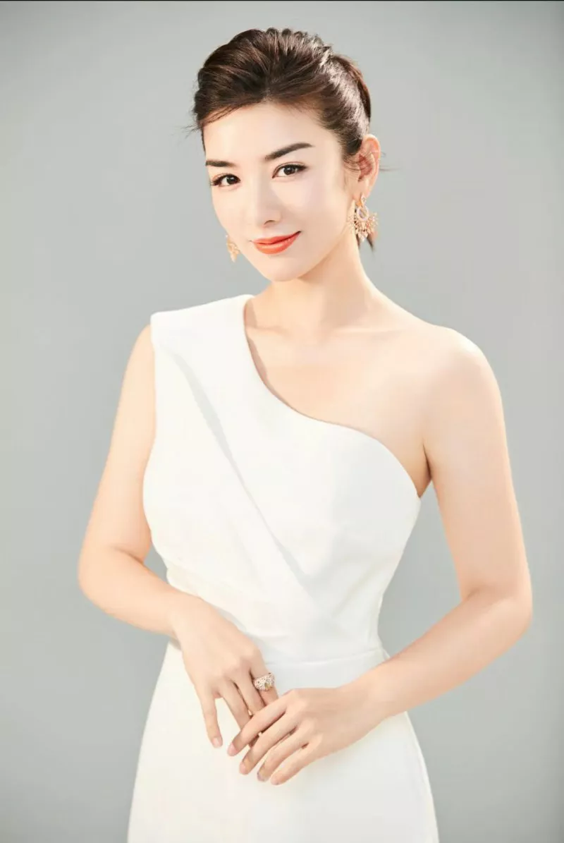 巅峰时刻的黄奕：清纯甜美，温婉大方，气质迷人