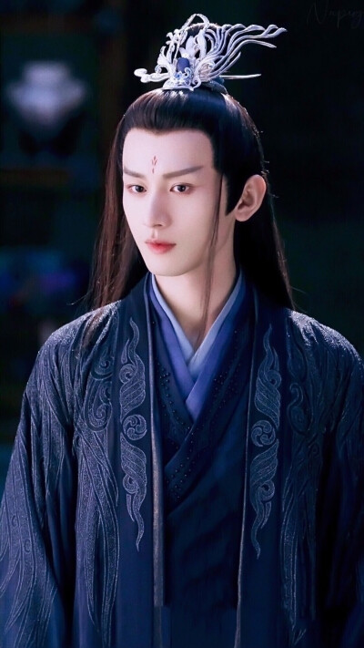 “龙须刘海”不要轻易尝试！有人仙气十足，有人酷似蟑螂精