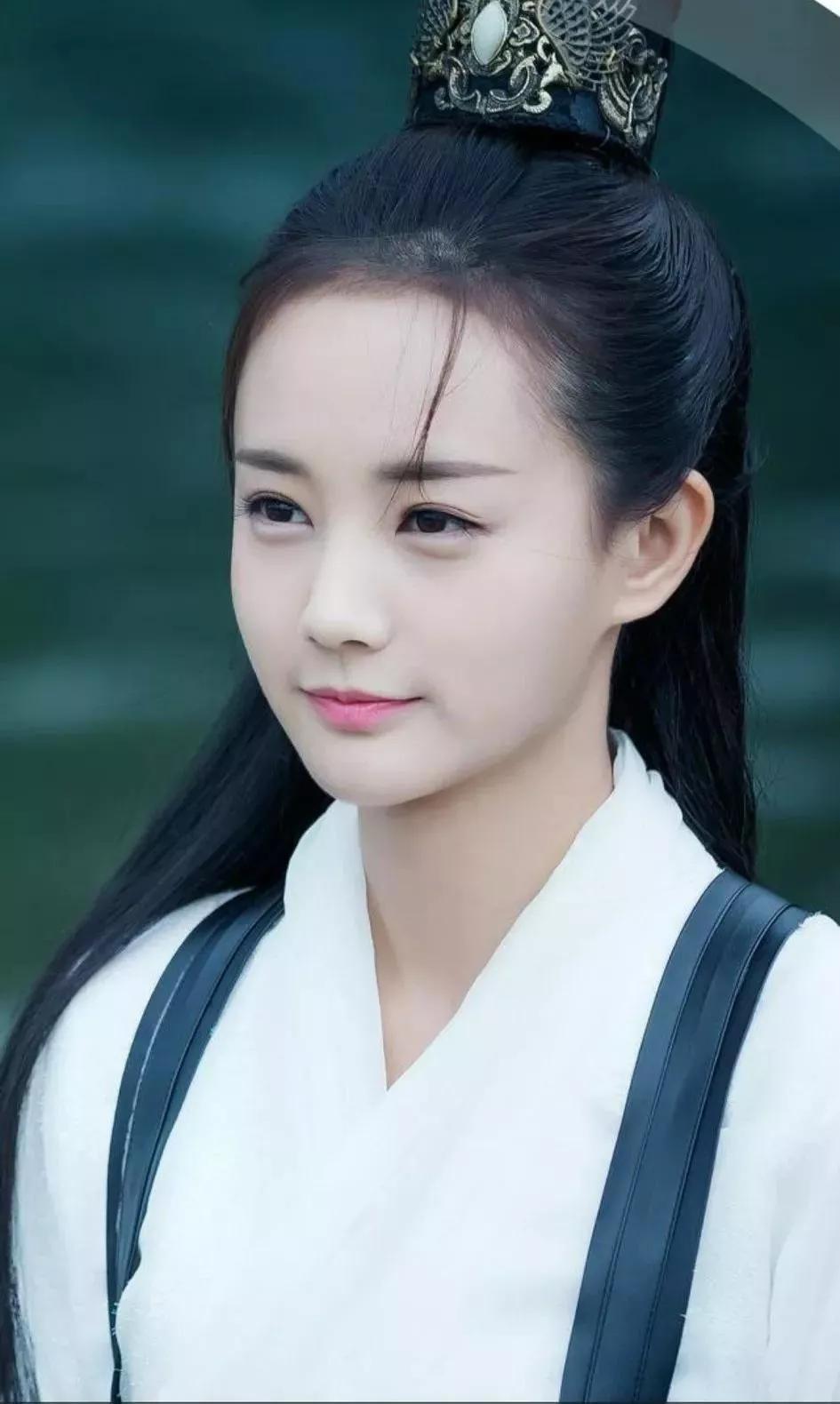 甜美可爱的李一桐