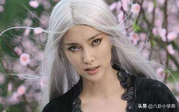 6位女星白发照曝光,叶倩文满头苍白,高圆圆头顶斑驳