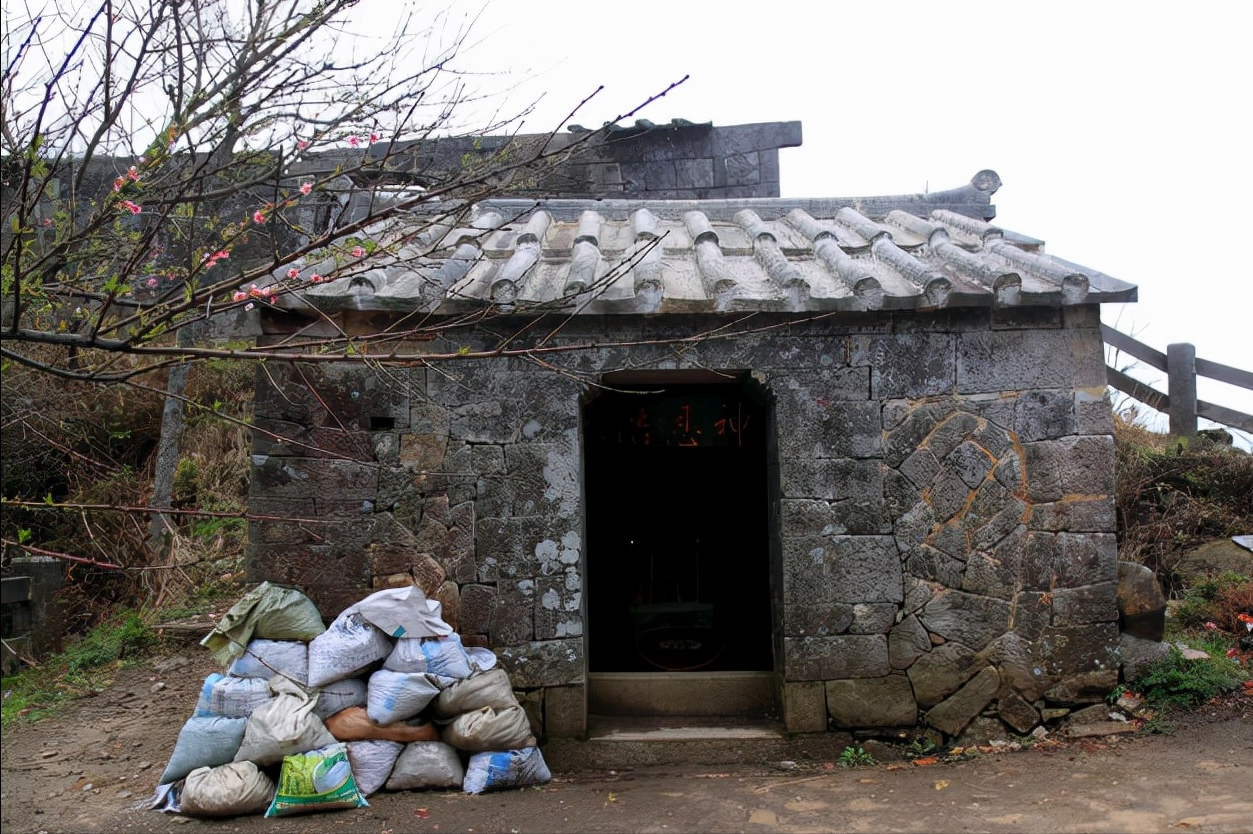 孙悟空墓找到了?墓中出土"金箍棒,专家:齐天大圣是福建人?