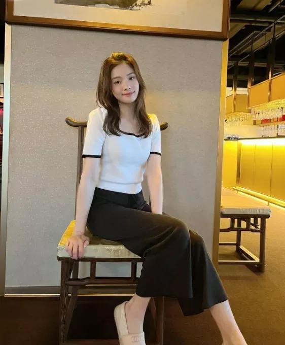 神似舒淇，曾与天王有过合作