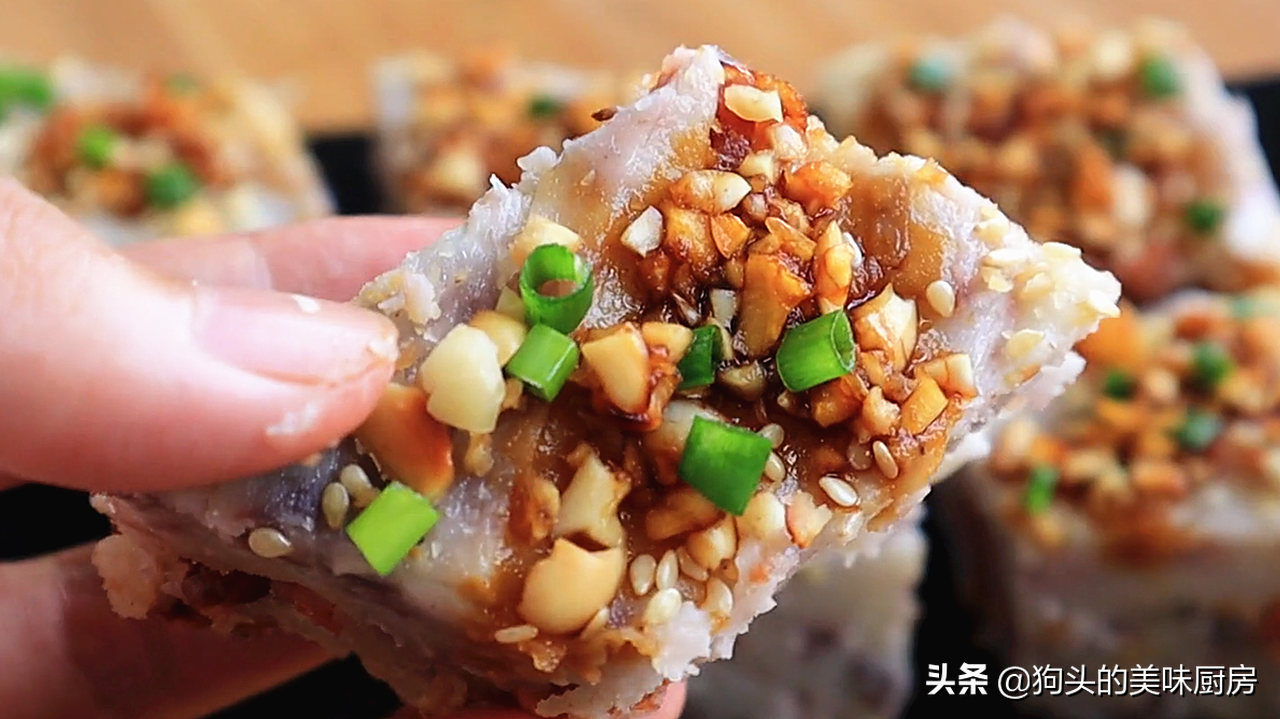 吃芋头的季节，我家经常这样做，咸香软糯做法简单，一大盘都吃光