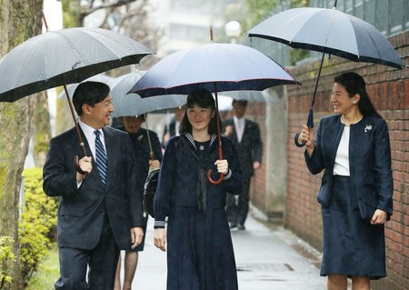 日本天皇独生女生日超穷酸？被网暴“最丑公主”，只能戴二手王冠