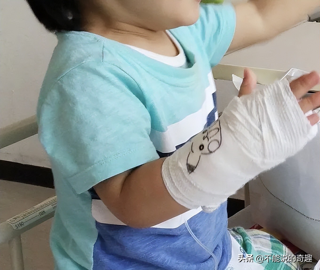 日本医护人员分享经验，一个小小的涂鸦就能让哭闹的孩子安静下来