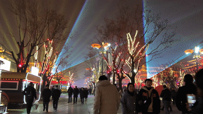 “不倒翁姐姐”点燃的大唐不夜城，在解封后重新开放，年味依旧