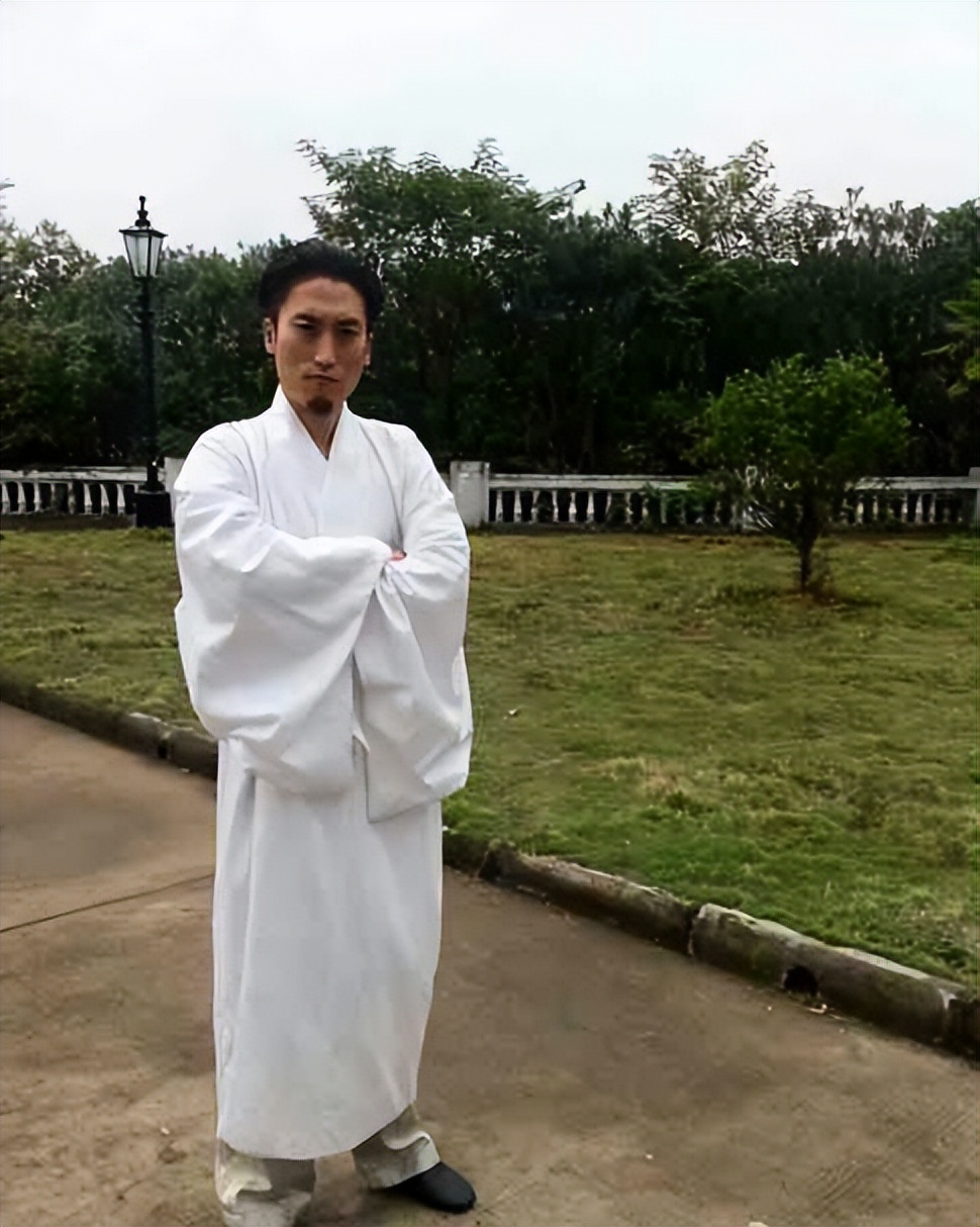 吴云飞对这种说法的态度是与其否认不如承认,他更想向大家展示真实的