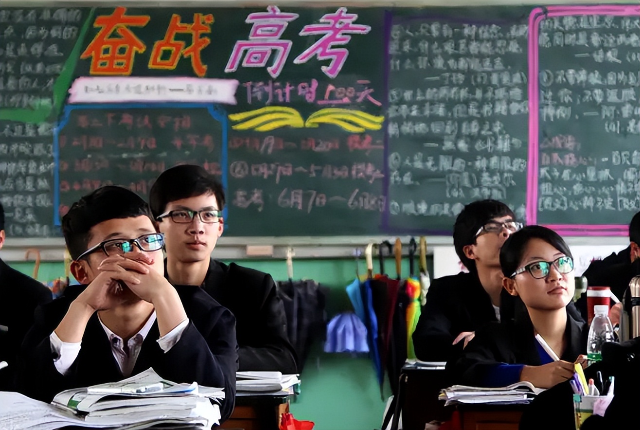 高考600分左右的学生，4所大学值得参考，好就业发展也不错