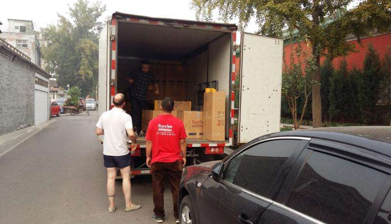 英国老奶奶爱上小50岁埃及小鲜肉，闪婚成功，英国首相回信支持