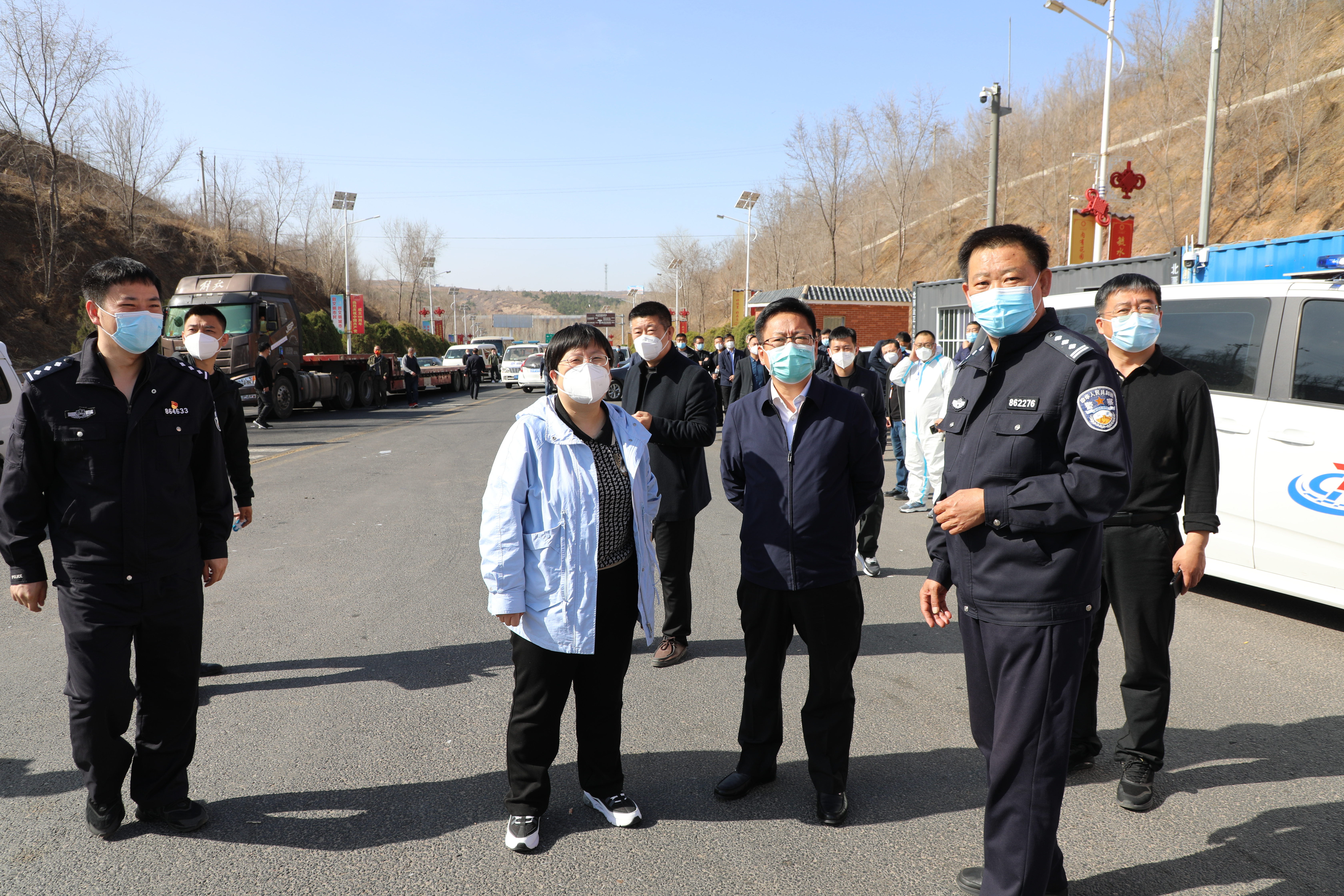 丁文举主持召开交通出入口闭环管理现场会