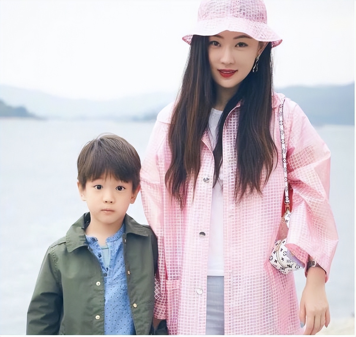 "妙语连珠"嗯哼:偷亲小泡芙,被杜江当场教育,后成高情商暖男