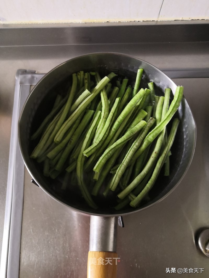 家常豇豆这样做，可以多吃好几碗饭！操作简单，喜欢你就试试吧