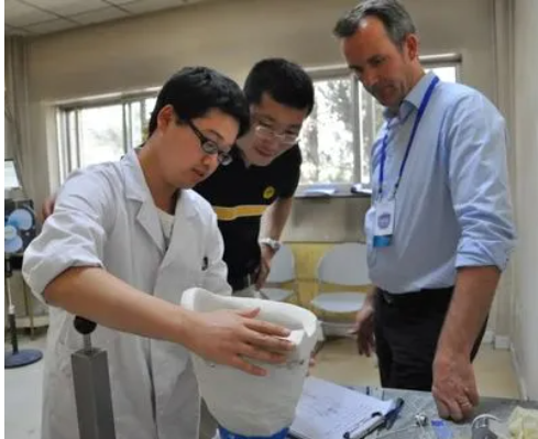 大学生放假申请留校，填写留校理由时，几乎没有学生敢说实话