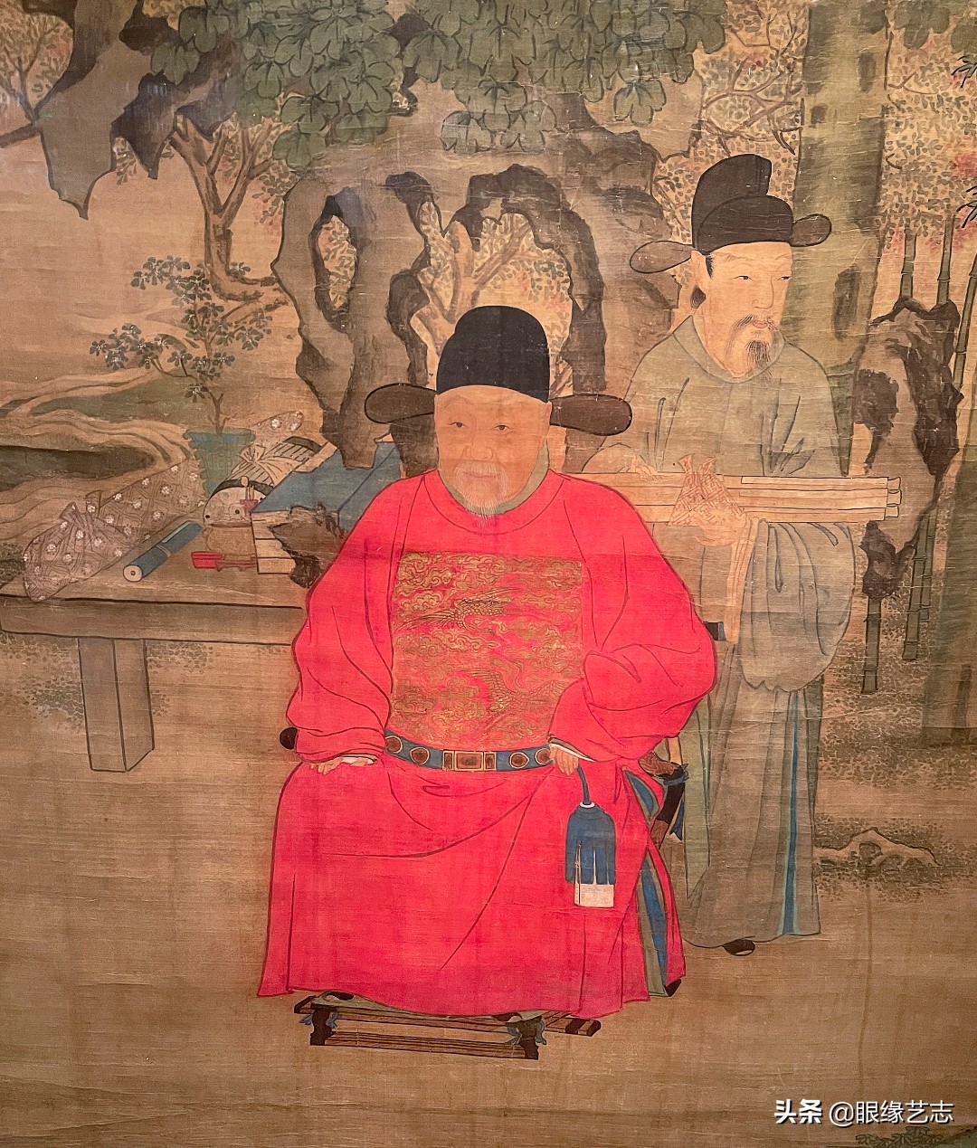 相较于花鸟山水,中国画中的人物肖像起源更早,在历经百年的络续与变迁