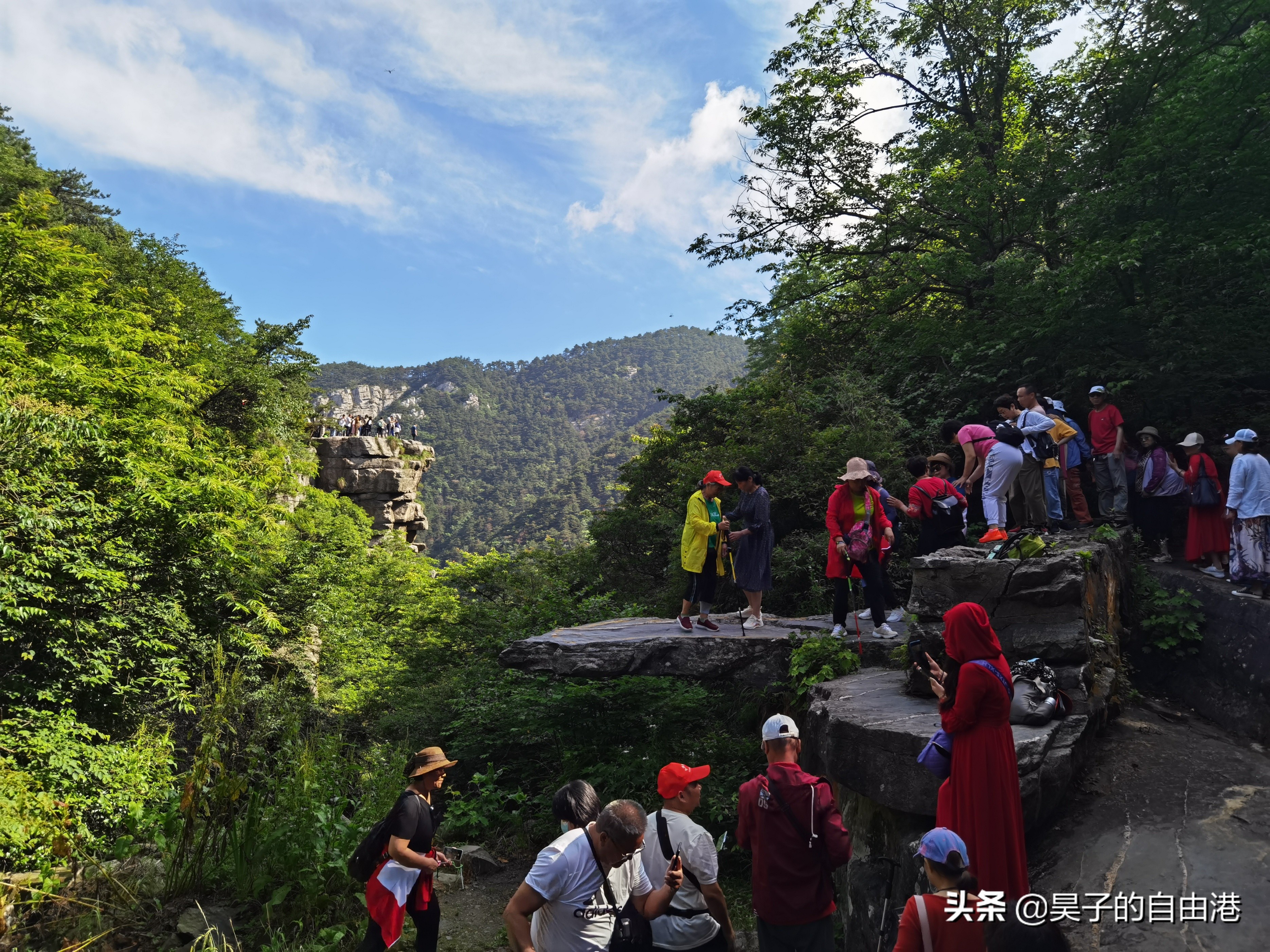 按說東線含鄱口,五老峰才是廬山更受遊客歡迎的景點.