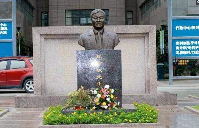 他是东莞四大企业集团总裁，东莞“隐形首富”，50岁英年早逝