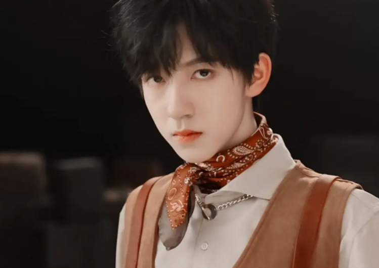 中传艺考成绩流出，时代少年团贺峻霖成绩不俗，不愧是学生的榜样