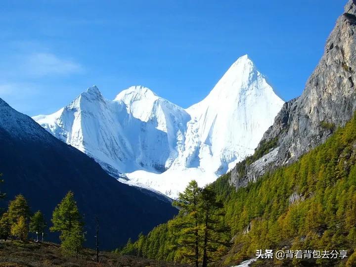 世界十大山峰(中国最美的十大山峰，美得令人窒息，胜似人间仙境，你打卡过几座)