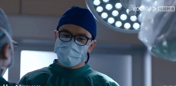 这部主演平均年龄四十岁的剧集说出一个现实，穷人不敢病只敢死