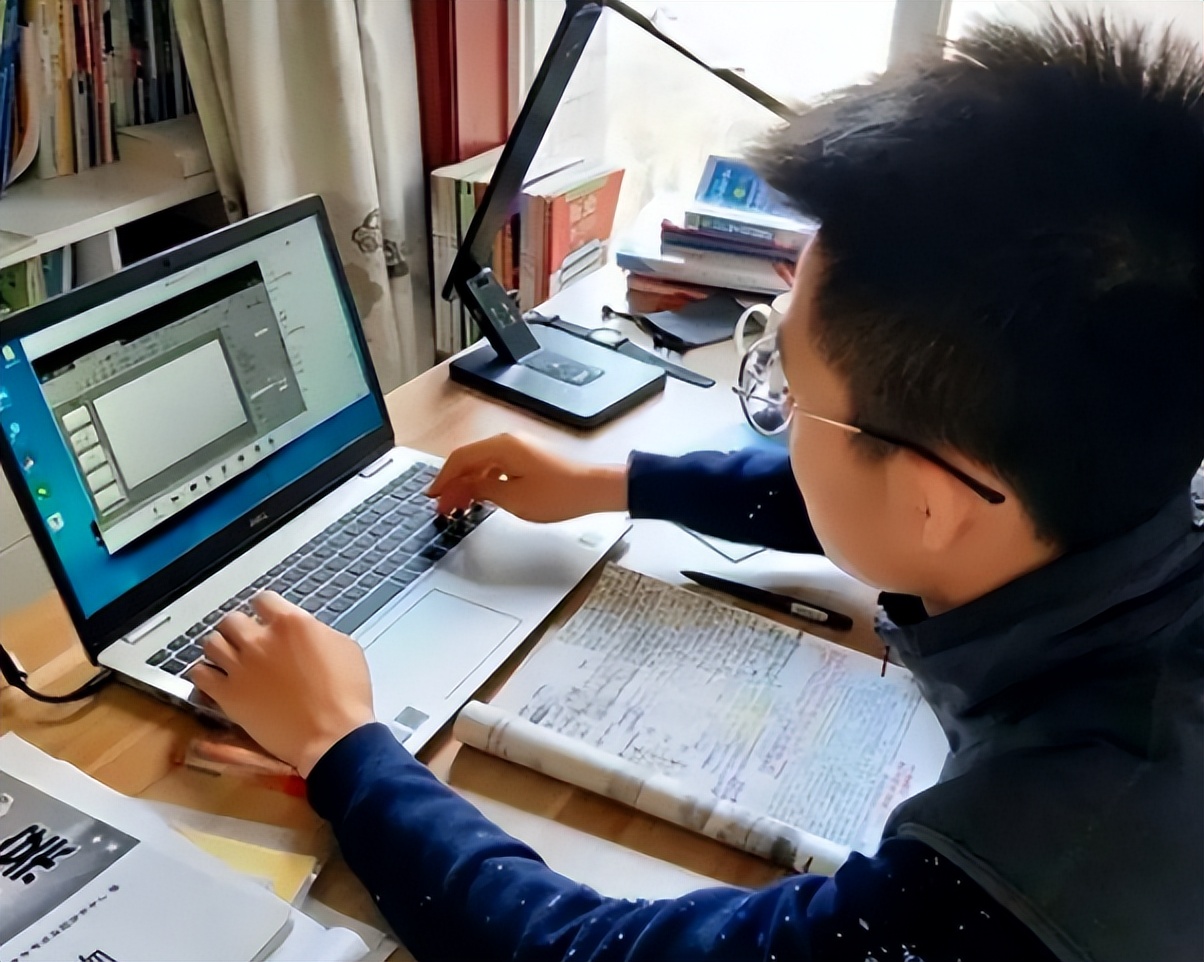 湖南河南等地，多所高校宣布取消五一小长假，在校大学生哭笑不得