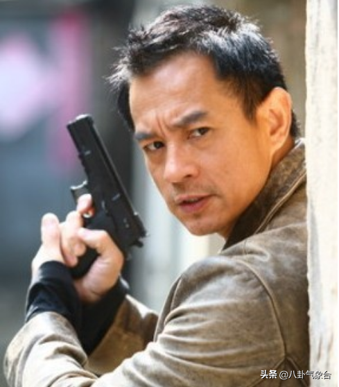 演员周浩东，27岁上北电，养父是他前行路上最大的支持