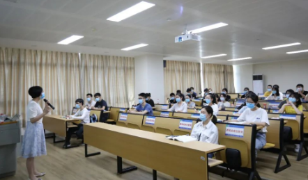 5个女大学生意外火了，全网获赞2000多万，00后会“唱戏”真厉害