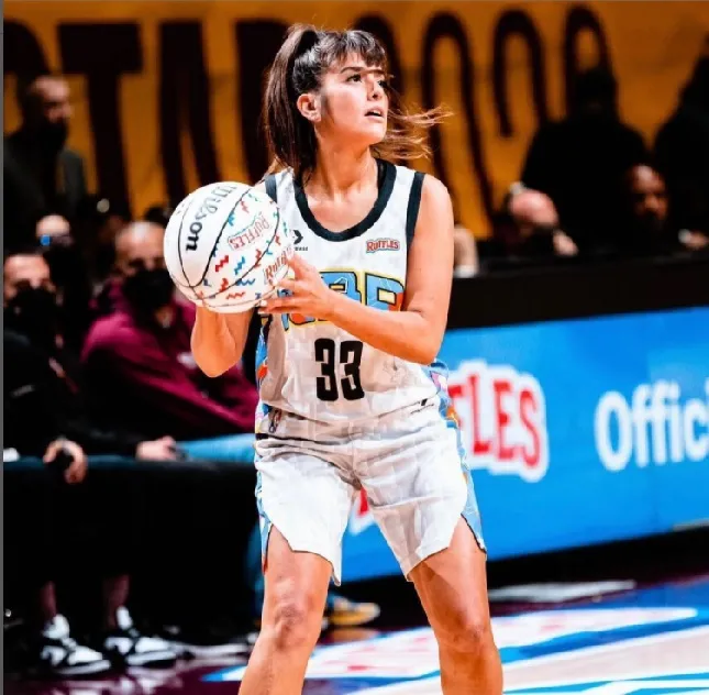 女明星为什么喜欢nba球员(安佳丽：一个会打篮球的女神，爸爸是NBA球队老板)