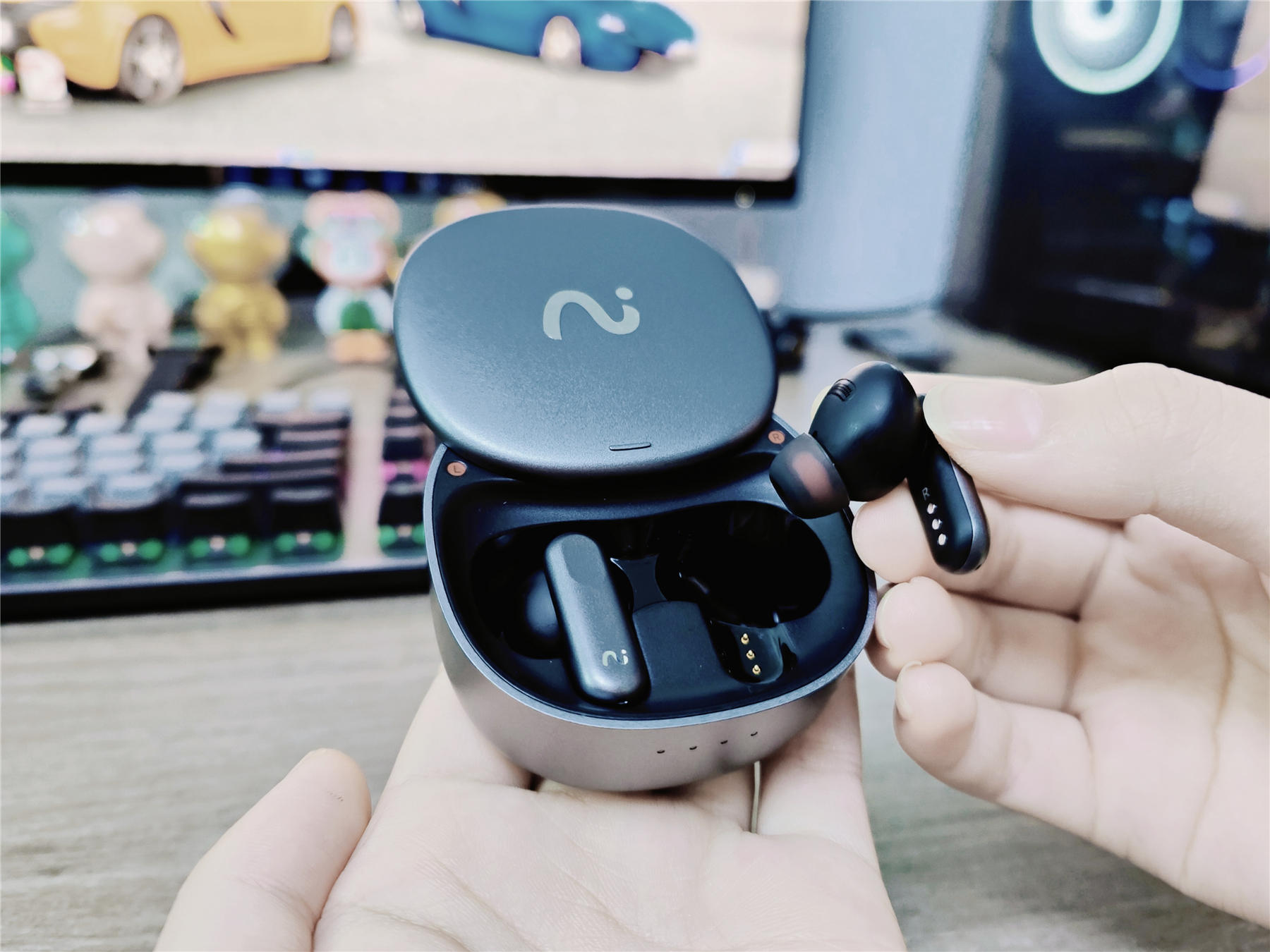 会议录音转文档，一个降噪耳机满足全部需求，科大讯飞是真敢造呀