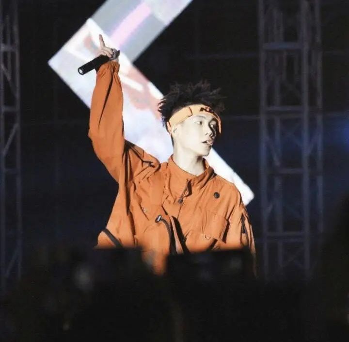 冠军jd回应没去参加《说唱巅峰对决》!pg one笑了笑