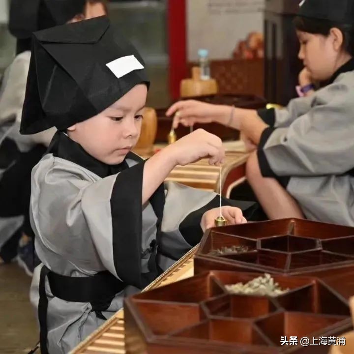 黄浦日记｜在上海最有年味的地方拜年啦！华灯璀璨庆新春，虎跃东方过大年