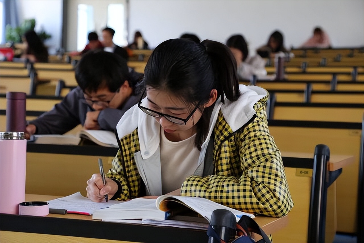 模拟成绩与高考成绩，彼此间究竟有多大差距？看班主任怎么说