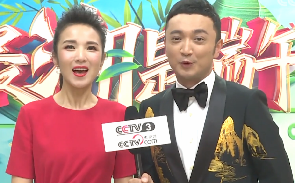 管彤：26岁进央视，41岁结婚，42岁当高龄产妇，今51岁被宠成公主