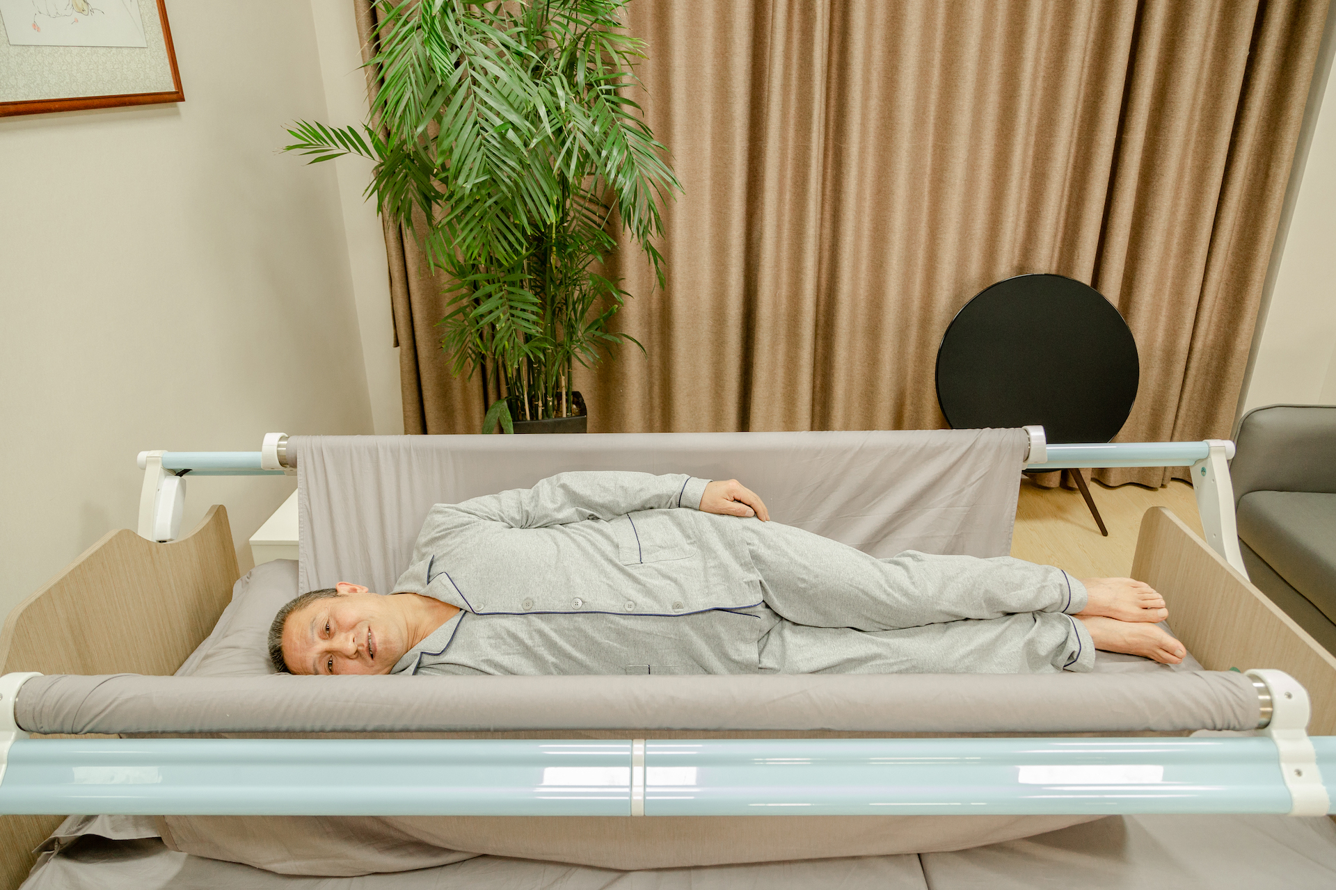 你见过这样的黑科技“智能护理床”吗？家人轻松护理还能床上洗澡
