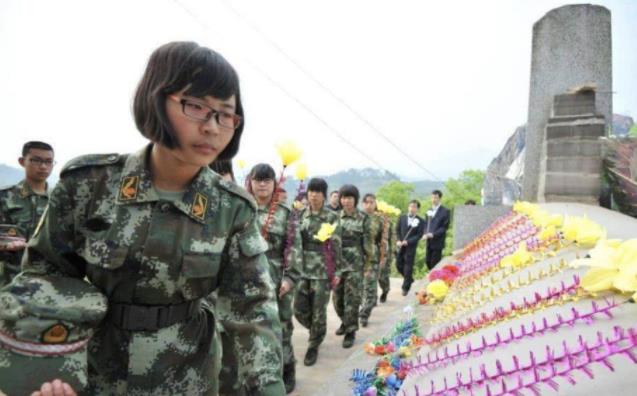 烈士子女高考加分引不满，一女孩表示：20分我不要，爸爸能还我吗