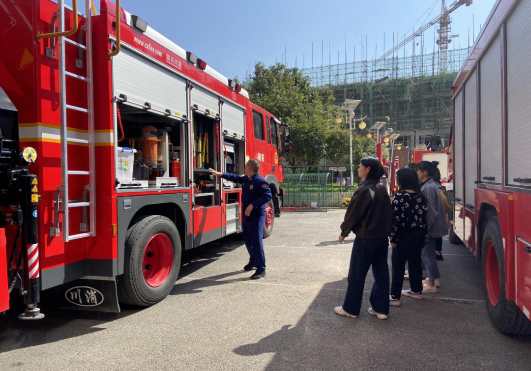 “女神”变身为“火焰之青”——紫云自治县消防救助大队“女性消防救助队一日体验”活动