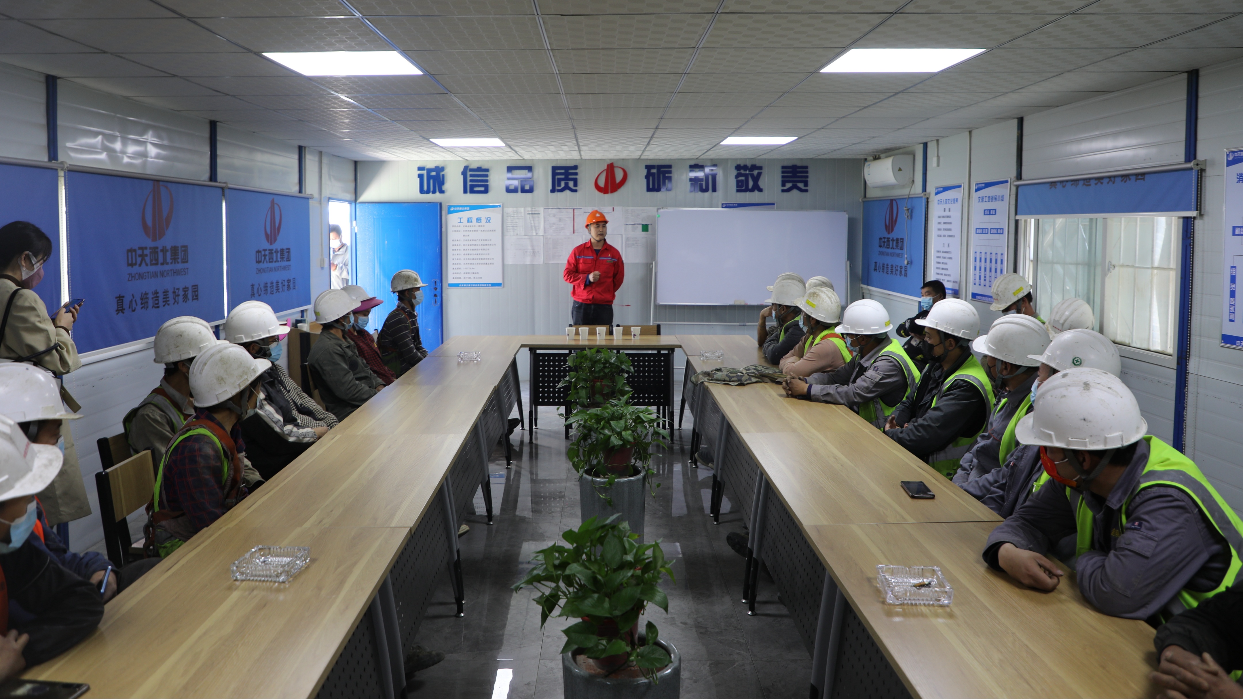 安全宣传进工地防范意识入人心