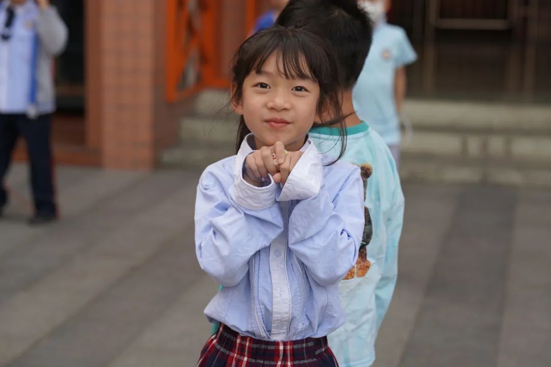 夏花灿烂 定格微笑｜成都高新区中和小学用微笑迎接每一天