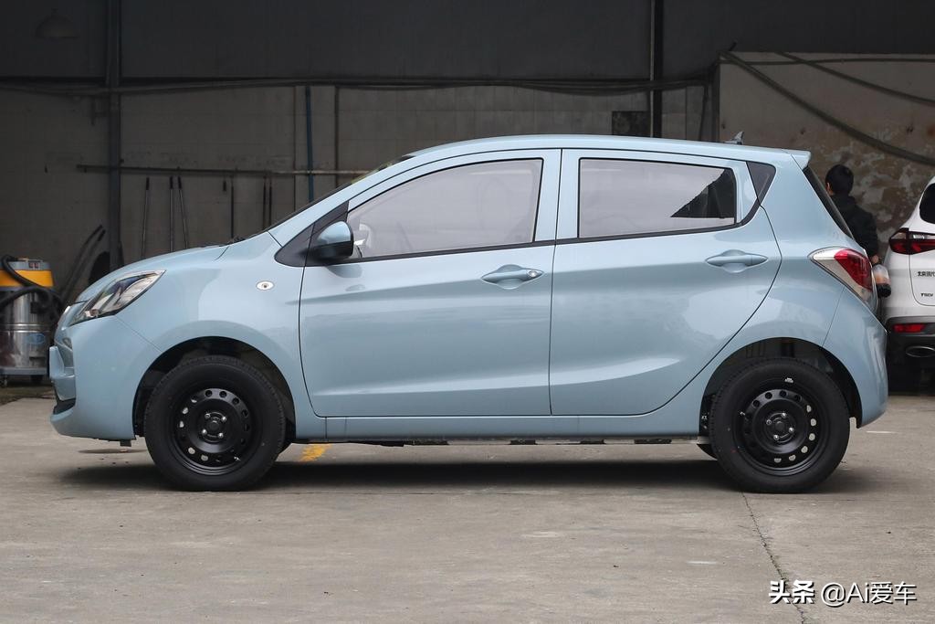 更实惠更长续航的代步车，低价5座设计，小巧好停车，奔奔E-Star