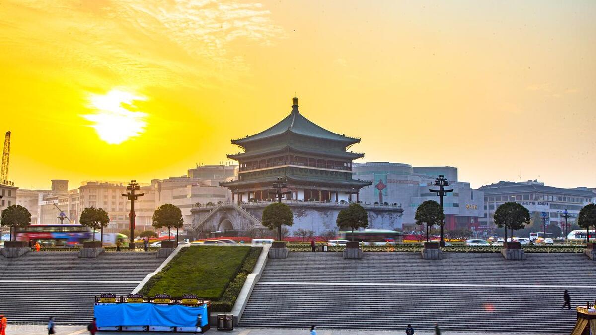 "西安钟楼：古老建筑中的时光机，让你重温盛唐盛世！"