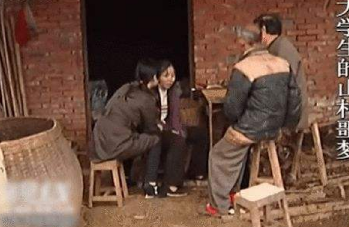 1995年，女大学生被以120元卖给四川一老农，两人和牲畜共住17年